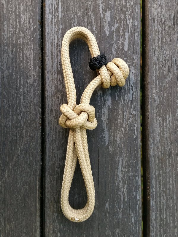 Rope connector for rope halters