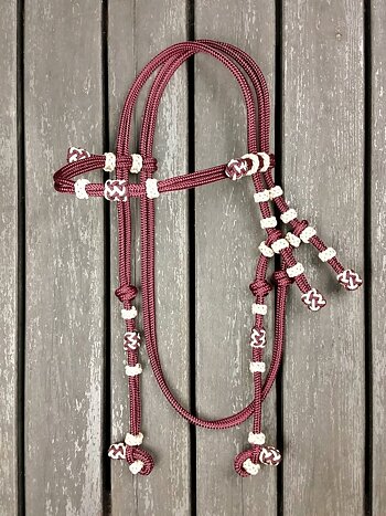 Rope bridle with knot adjustment and decorative knots