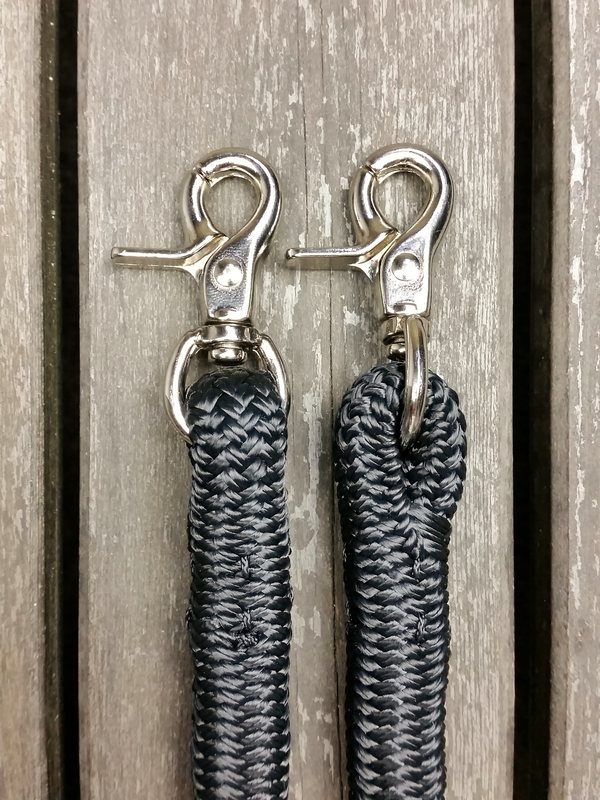Loop reins with permanent snaps and middle marker - 5