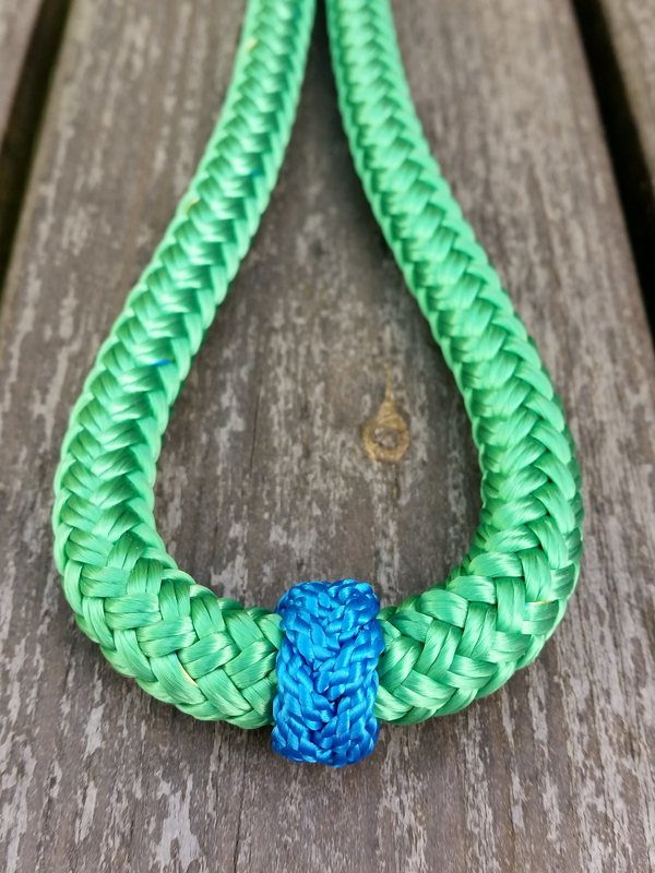 Loop reins with removable snaps and middle marker - 3
