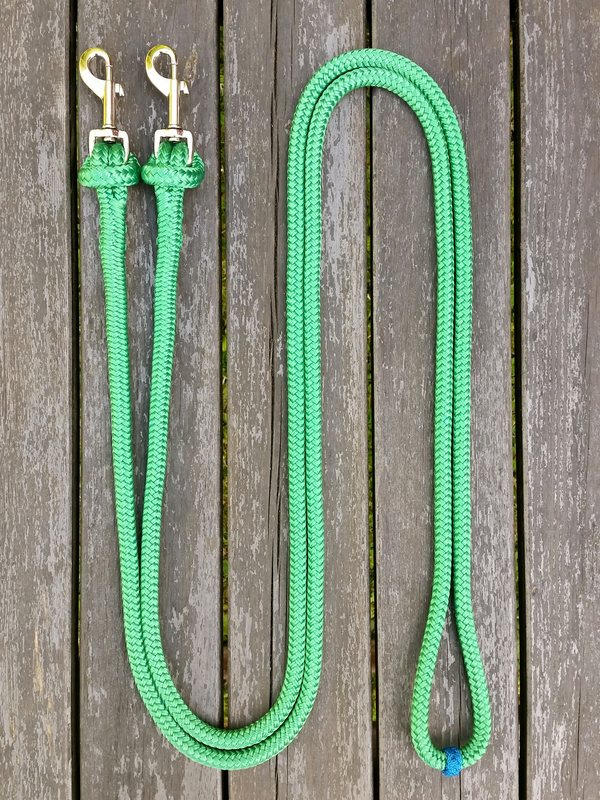 Loop reins with removable snaps and middle marker