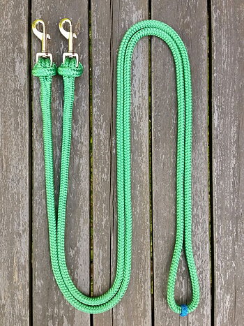 Loop reins with removable snaps and middle marker