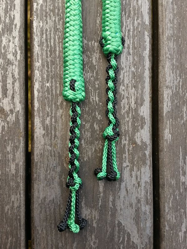 Split reins with removable bolt snaps and four-strand braid tassels - 2 x 2,40 m, Green - 3