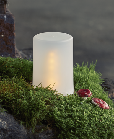 Blockljus flammande utomhus