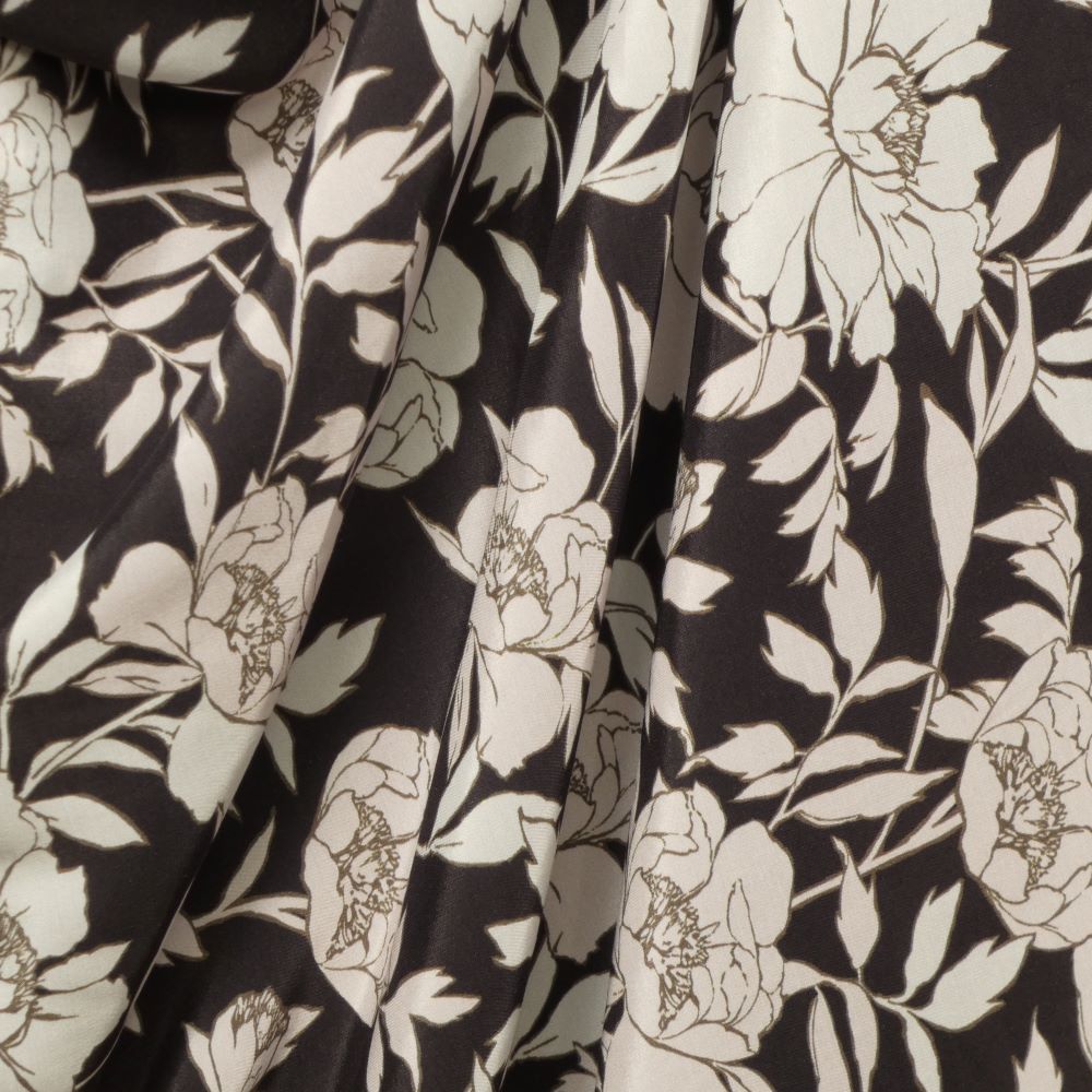 Bunt på 2,5 meter - Tryckt viskos svart med blommönster - 2