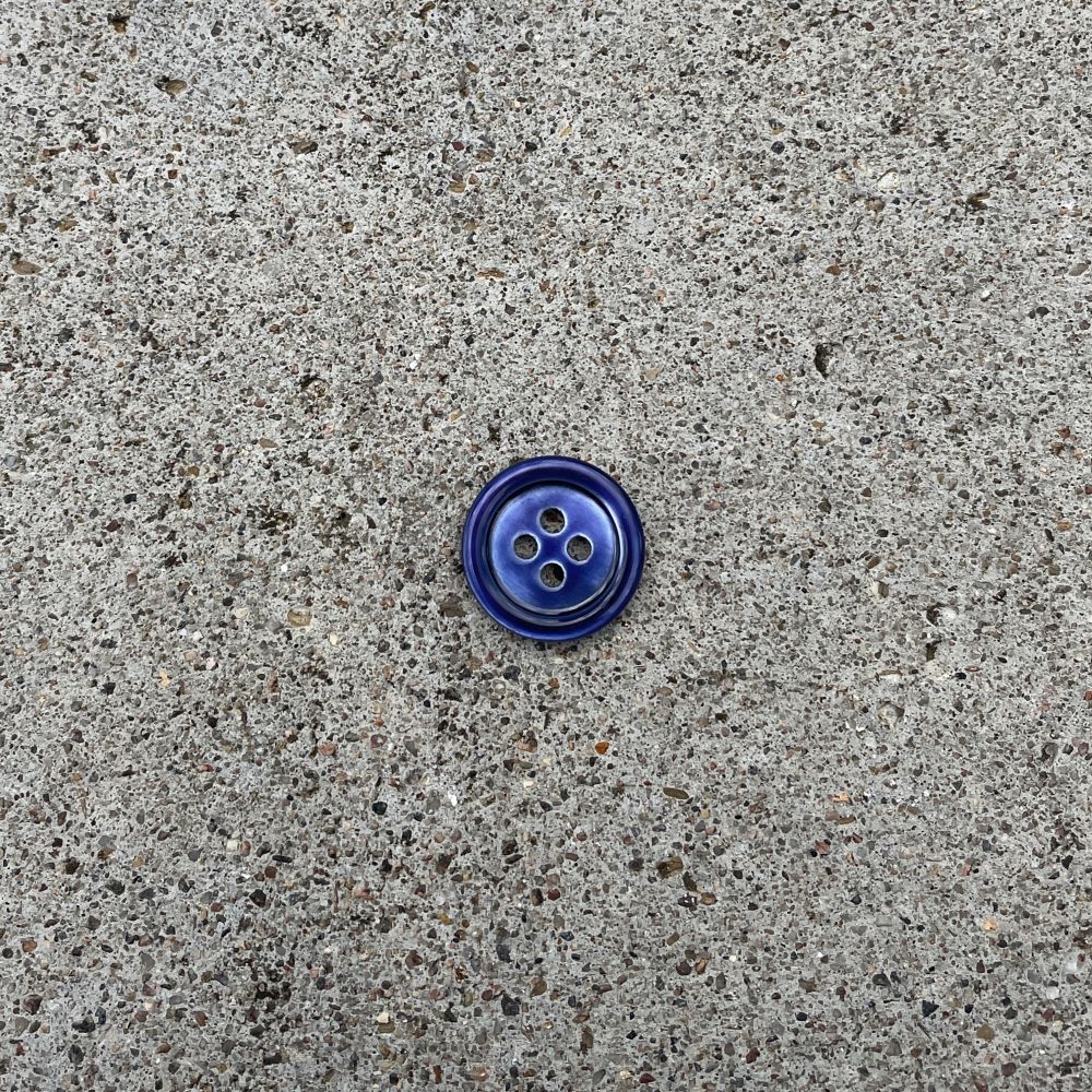 Mother of pearl button 16mm in dark blue