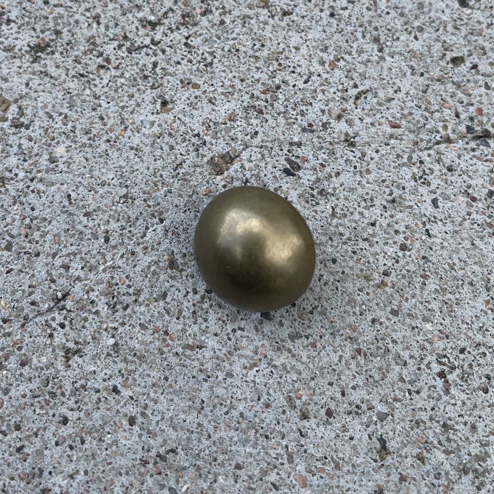 Rundad metallknapp 14mm antik mässing