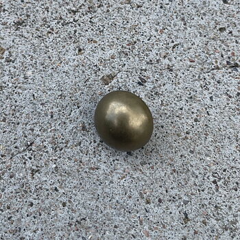 Rundad metallknapp 14mm antik mässing