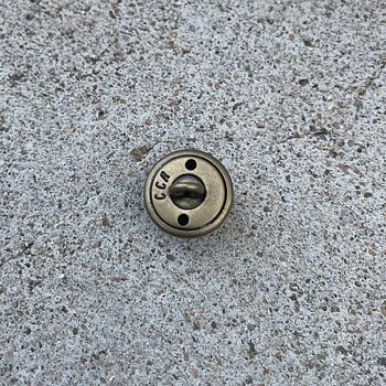Rundad metallknapp 14mm antik mässing