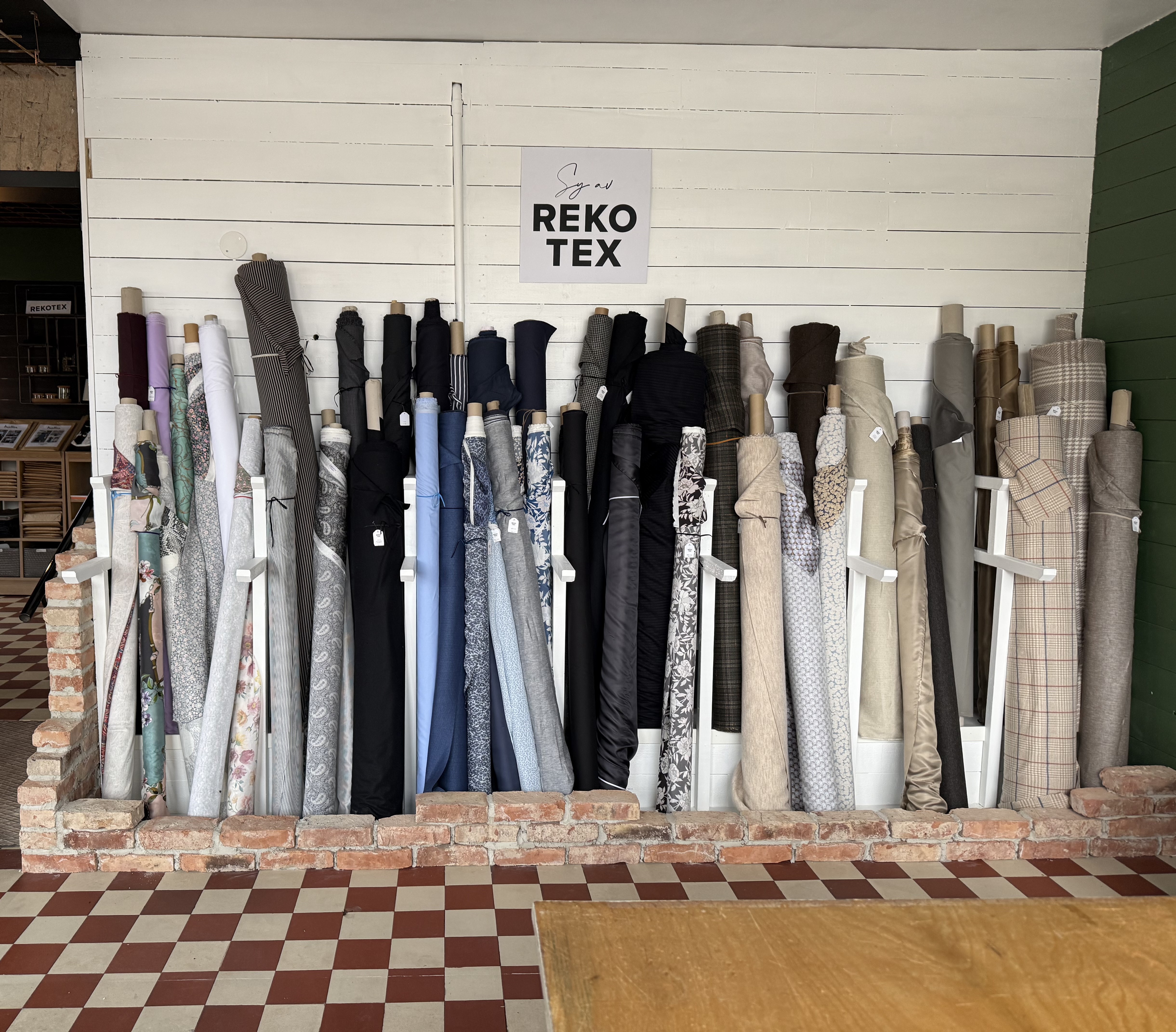 BESÖK VÅR TYGSTUDIO  