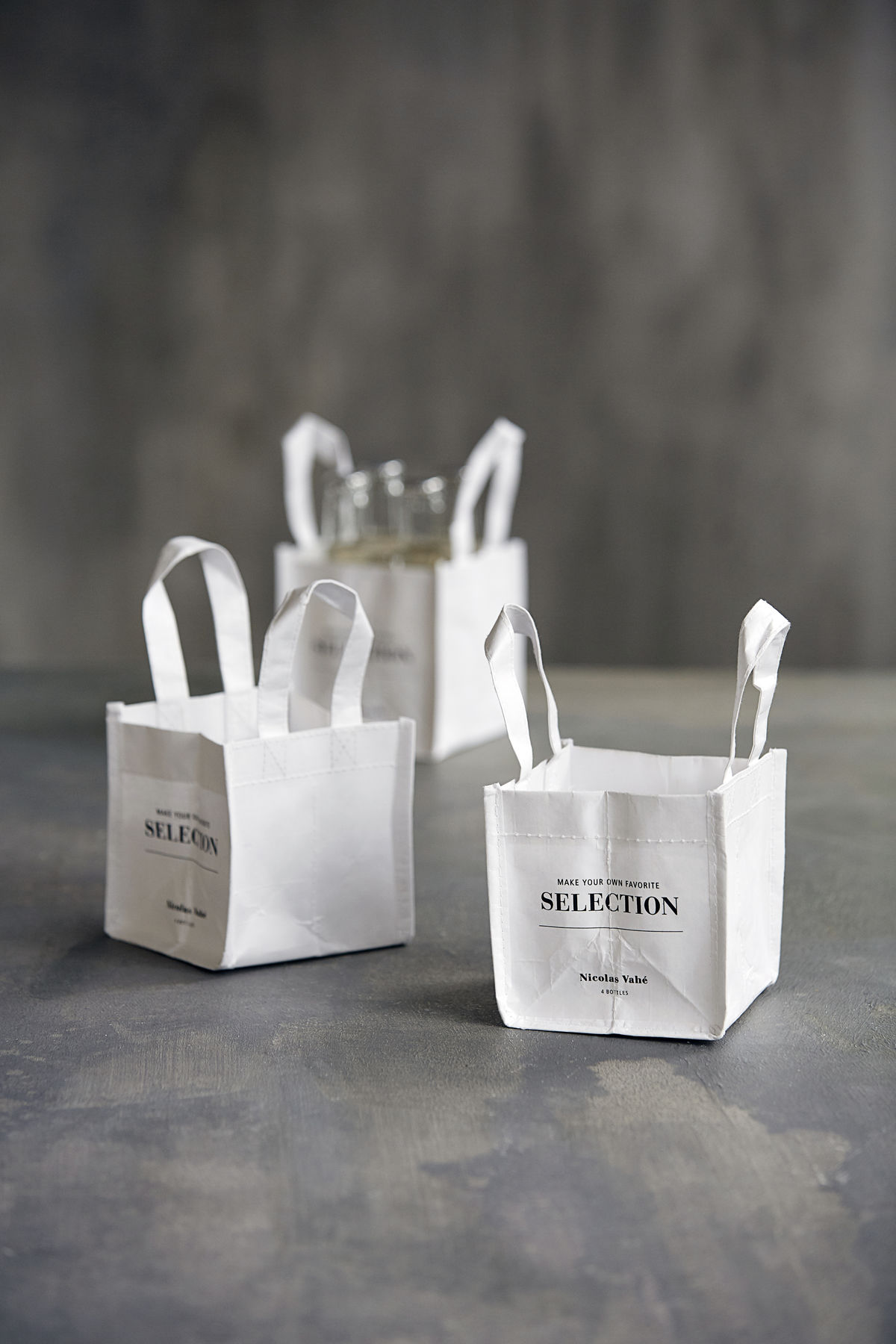 BAG W. 4  DIVIDERS