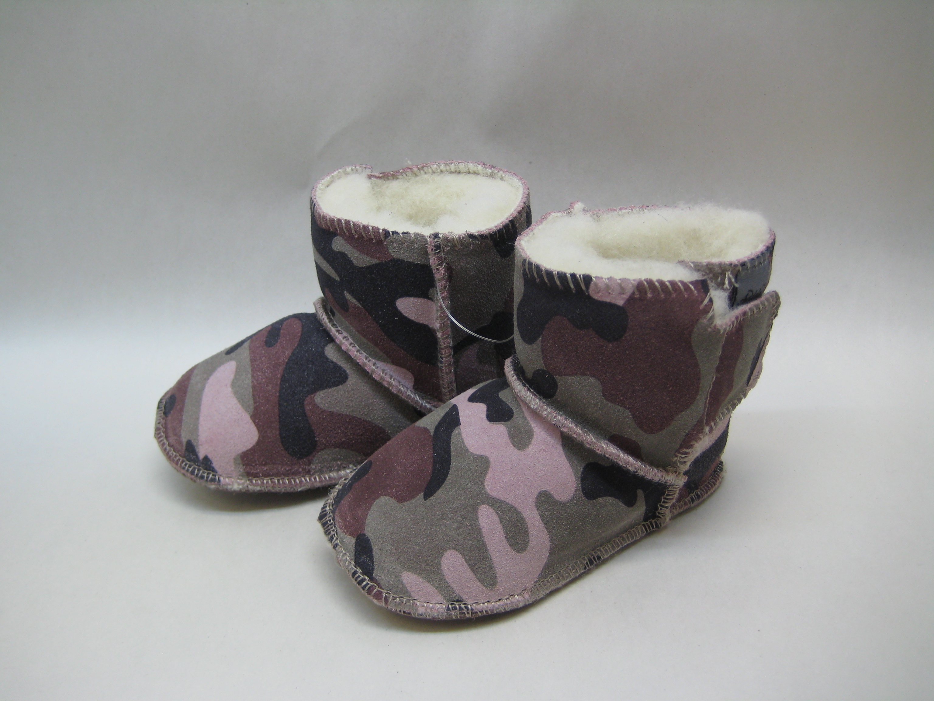 Fårskinnstofflor med lädersula Axelda camo rosa Barn