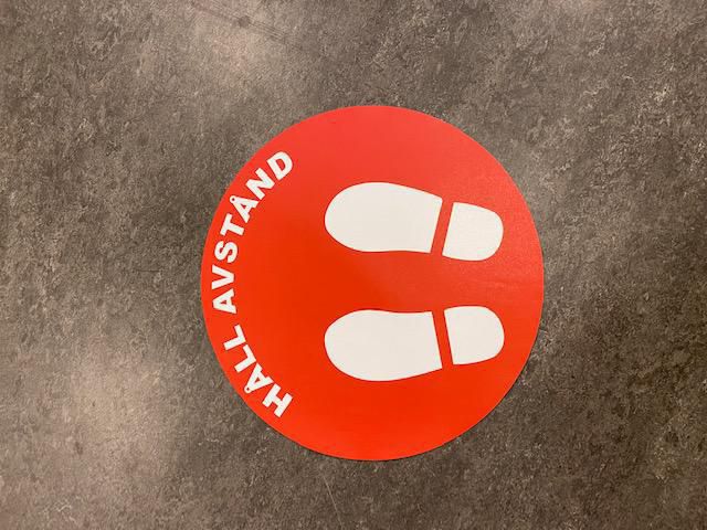 Golvdekal 'HÅLL AVSTÅND' 10/FP