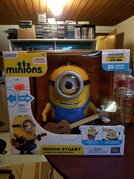 Minion Stuart med gitarr