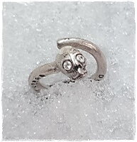 Cool döskalle ring - glittering eyes
