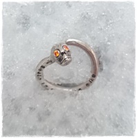 Cool döskalle ring - fire eyes