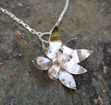 Halsband med näckros i silver - 2