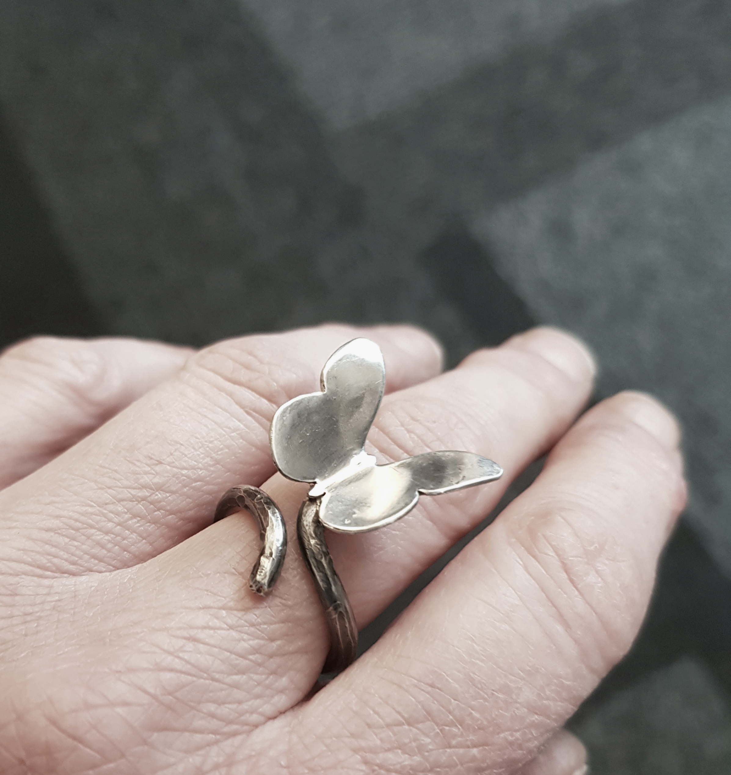 Ring med silverfjäril