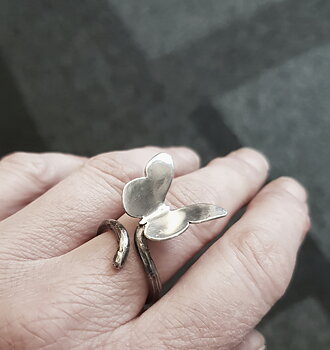 Ring med silverfjäril