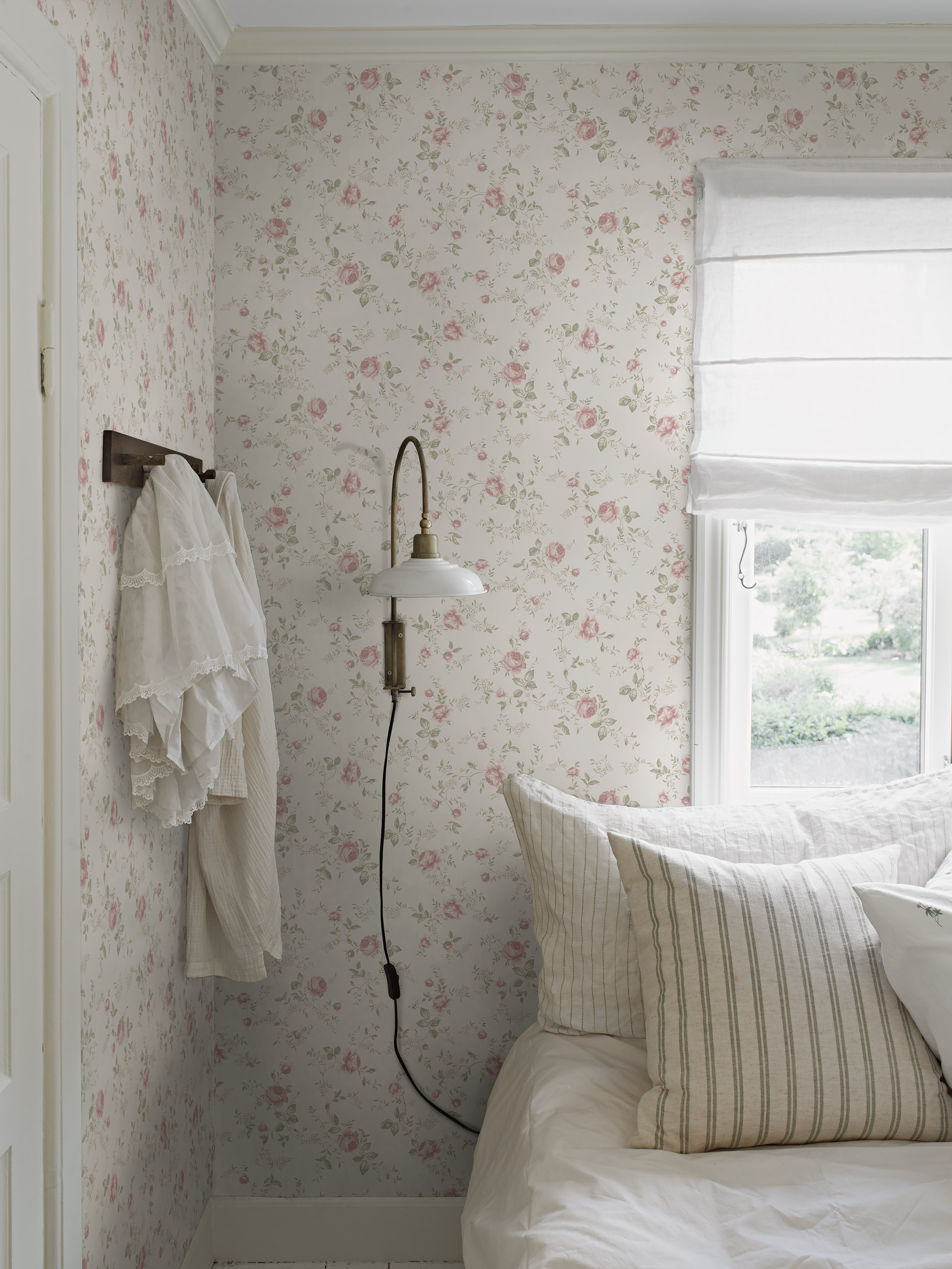 Rose Garden - 6928 - 2