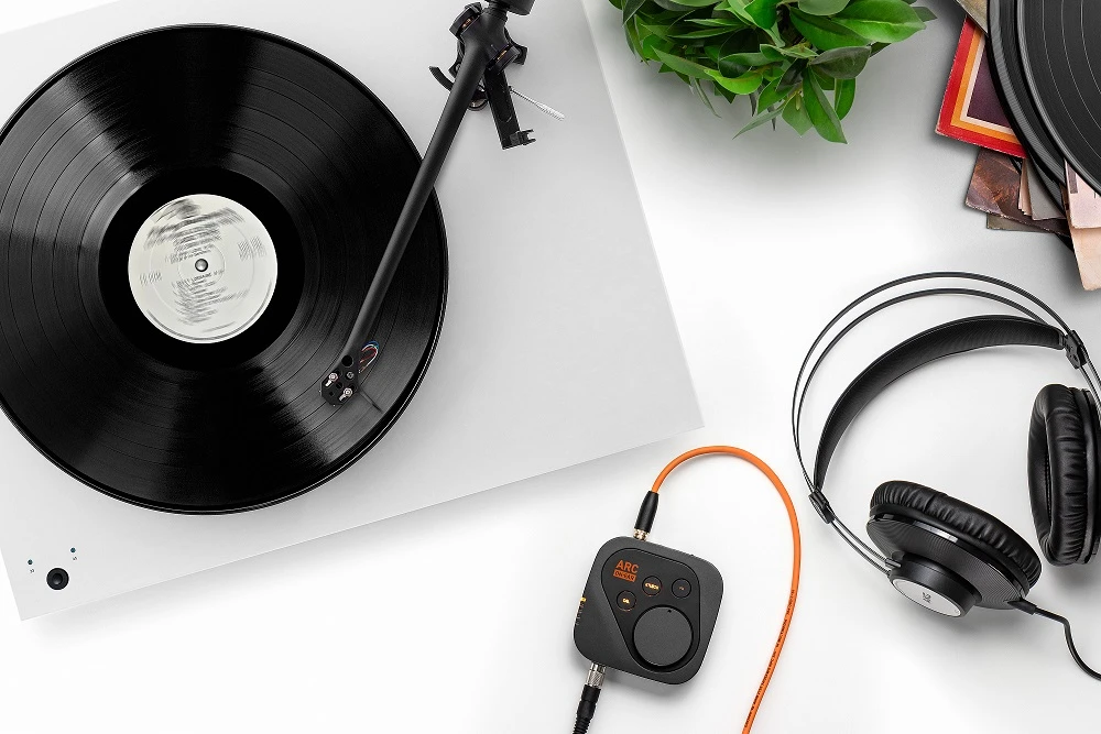IK Multimedia ARC ON EAR - 14