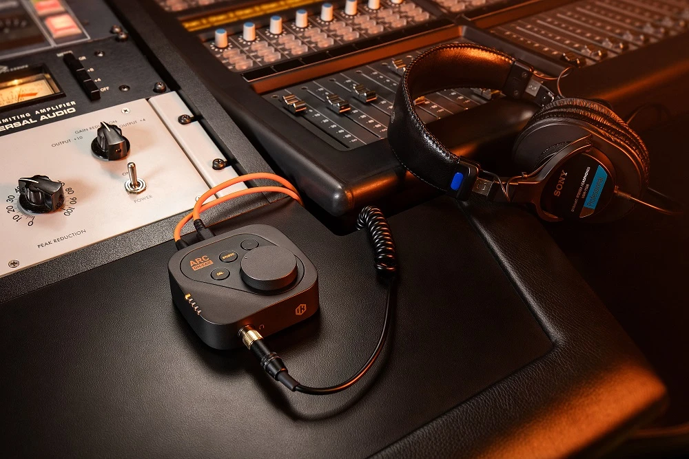 IK Multimedia ARC ON EAR - 15