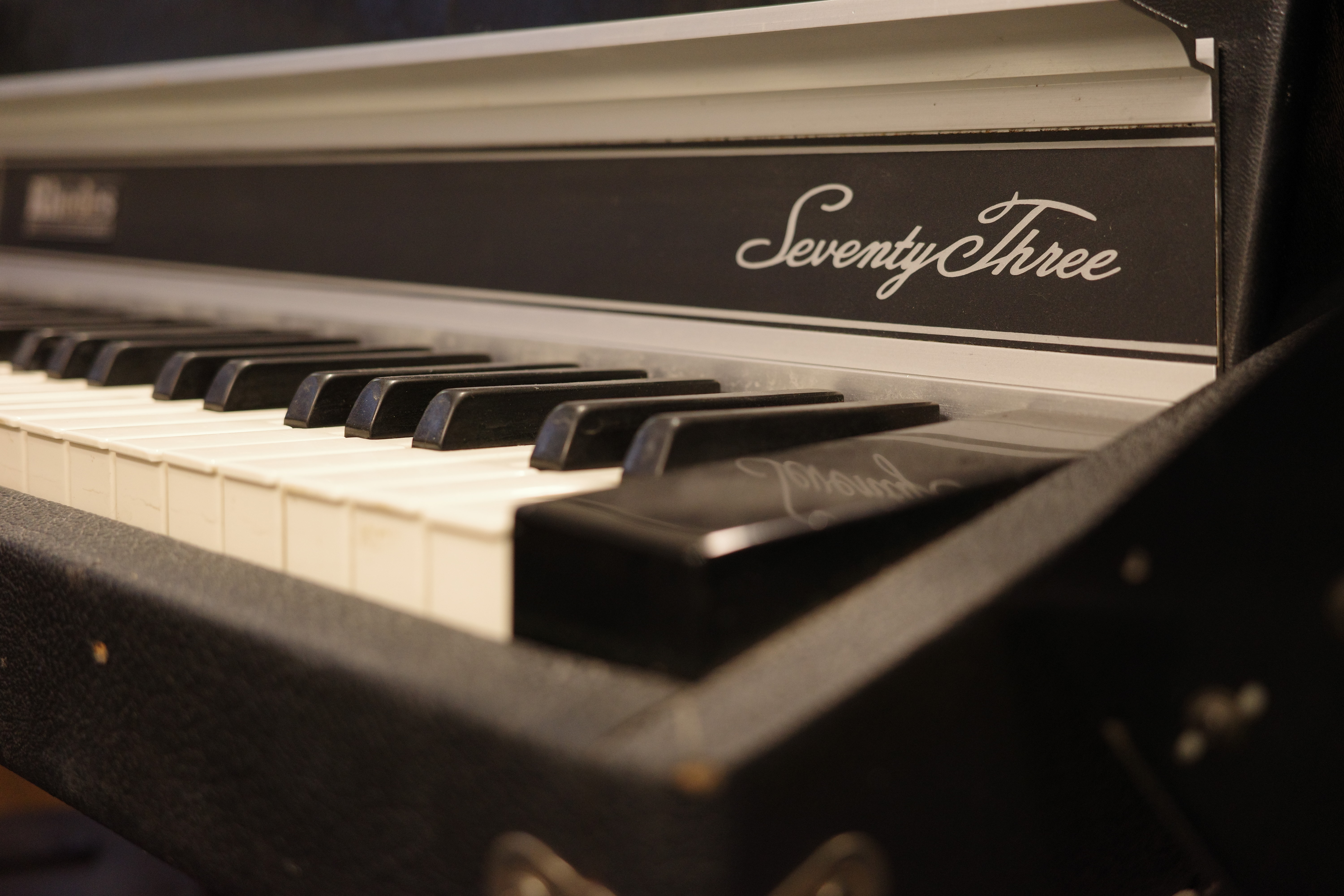 Digital Pianos & Keyboards  