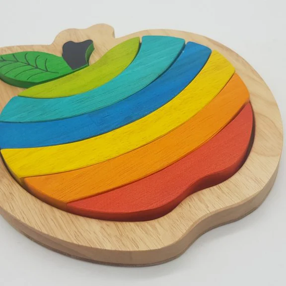 Q-TOYS PUSSEL I FORM AV ETT FÄRGGLATT ÄPPLE  - 2