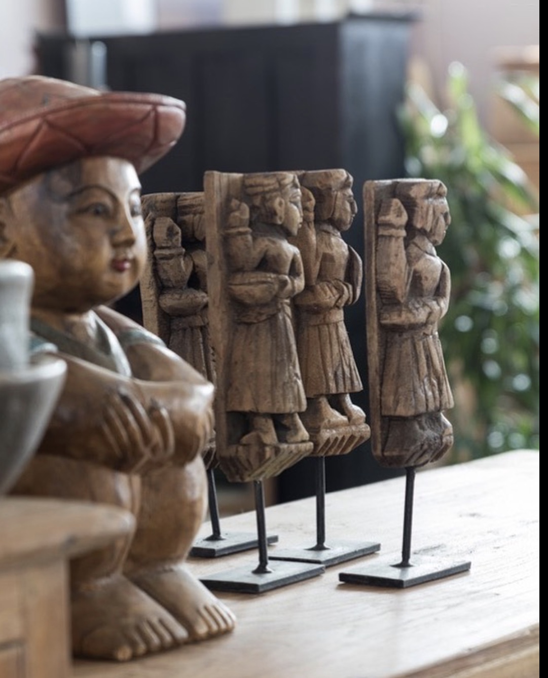 TRÄFIGUR PÅ METALLFOT