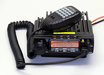 Mobilstation AT-588 för VHF eller UHF