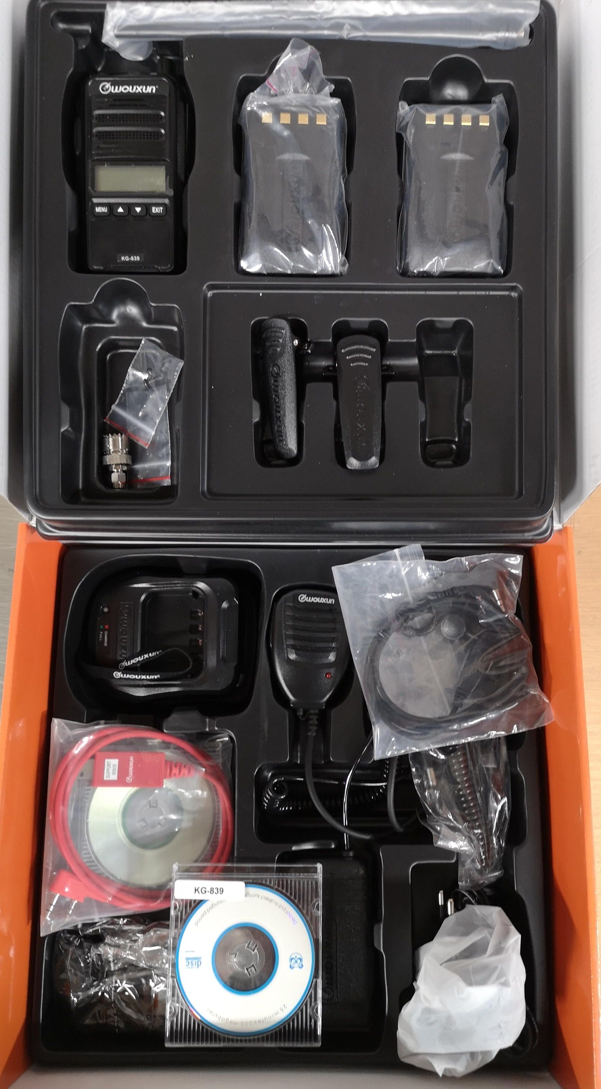 Wouxun UHF radio 400 - 470 MHz,  Presentlåda KG839-400 - 3