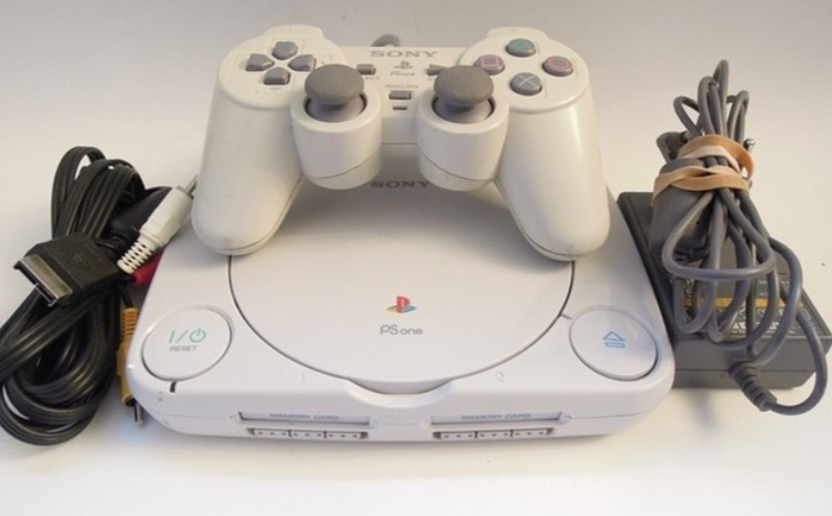 PS One Konsol inkl sladdar & en kontroll - 2