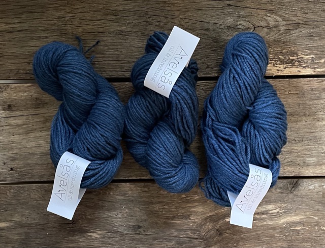 Blue Blue sky and ocean 3-thread medium-thick "Jämtland" yarn