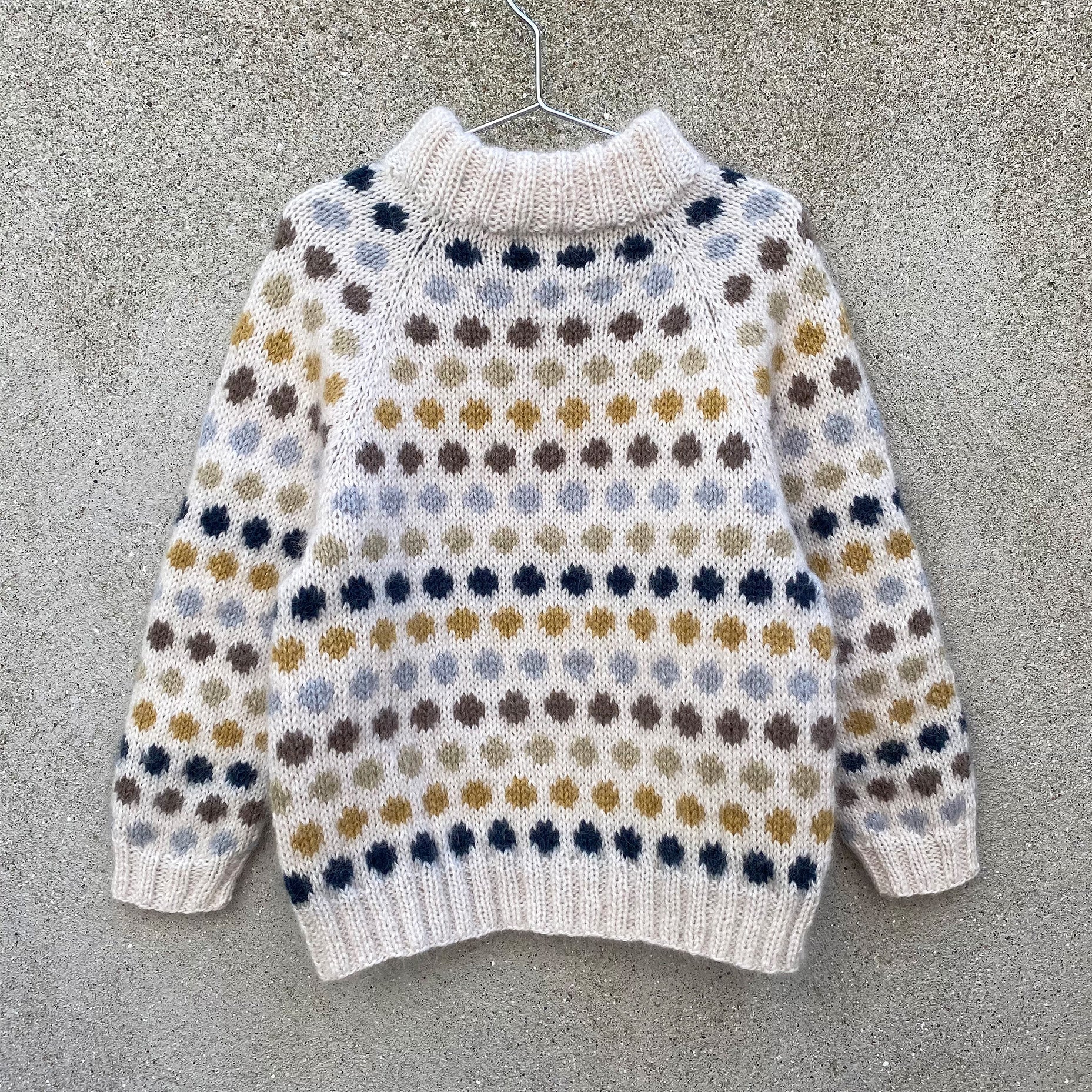 Stickmönster  Dot sweater  Knitting for Olive-Barn