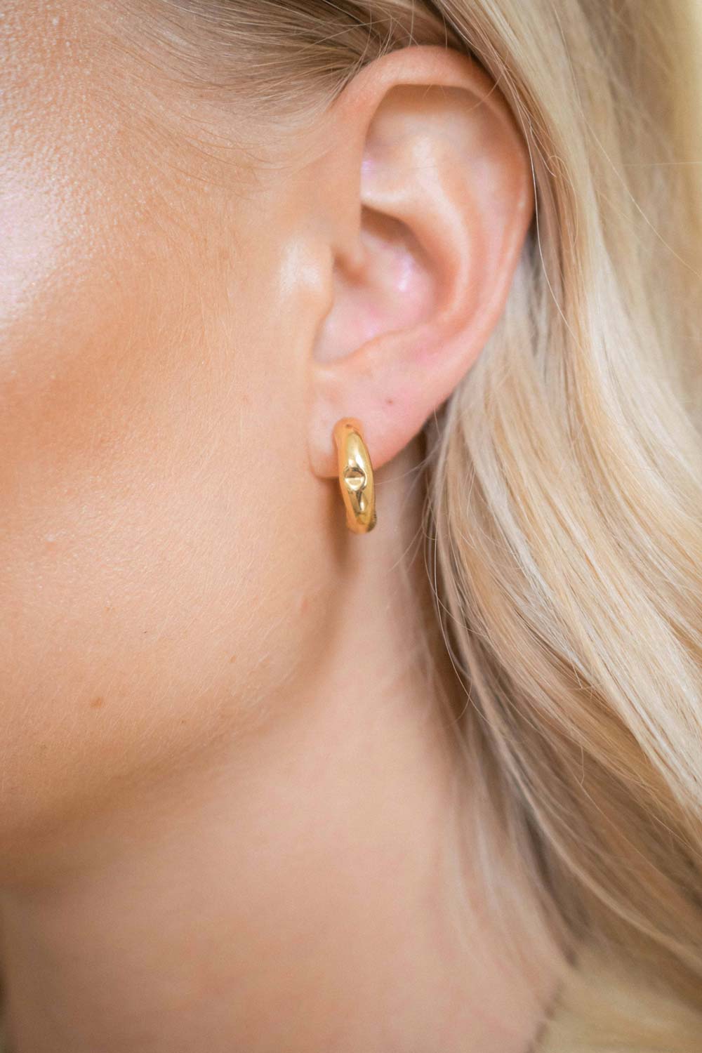 Small Lune Hoops Gold