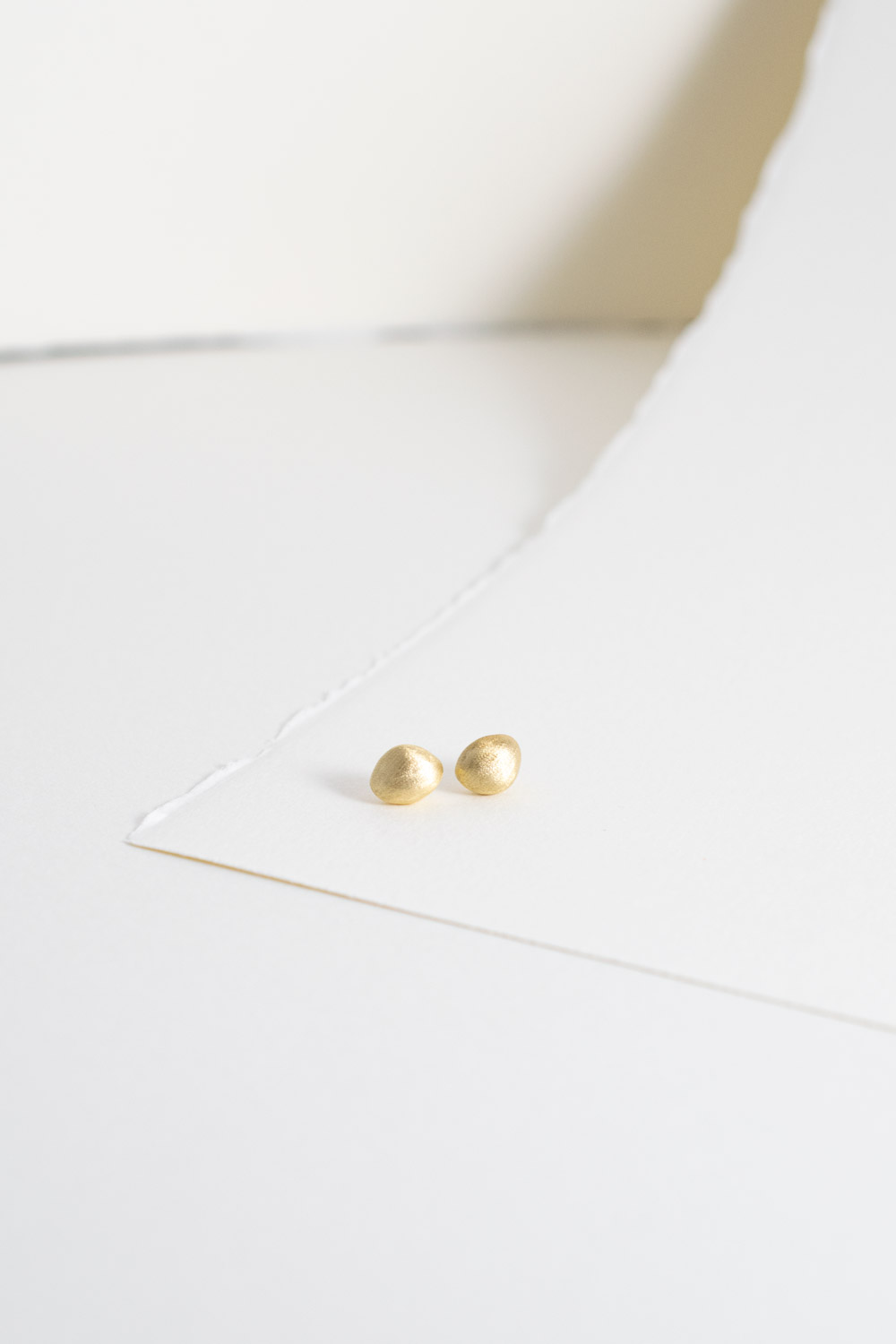 Mini Quincie Stud Matte Gold