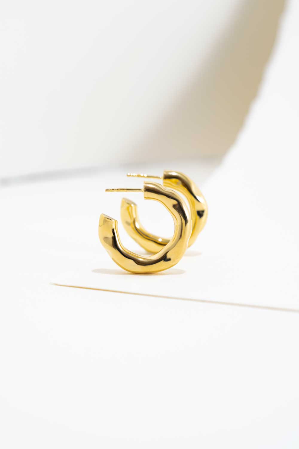 Medium Lune Hoops Gold