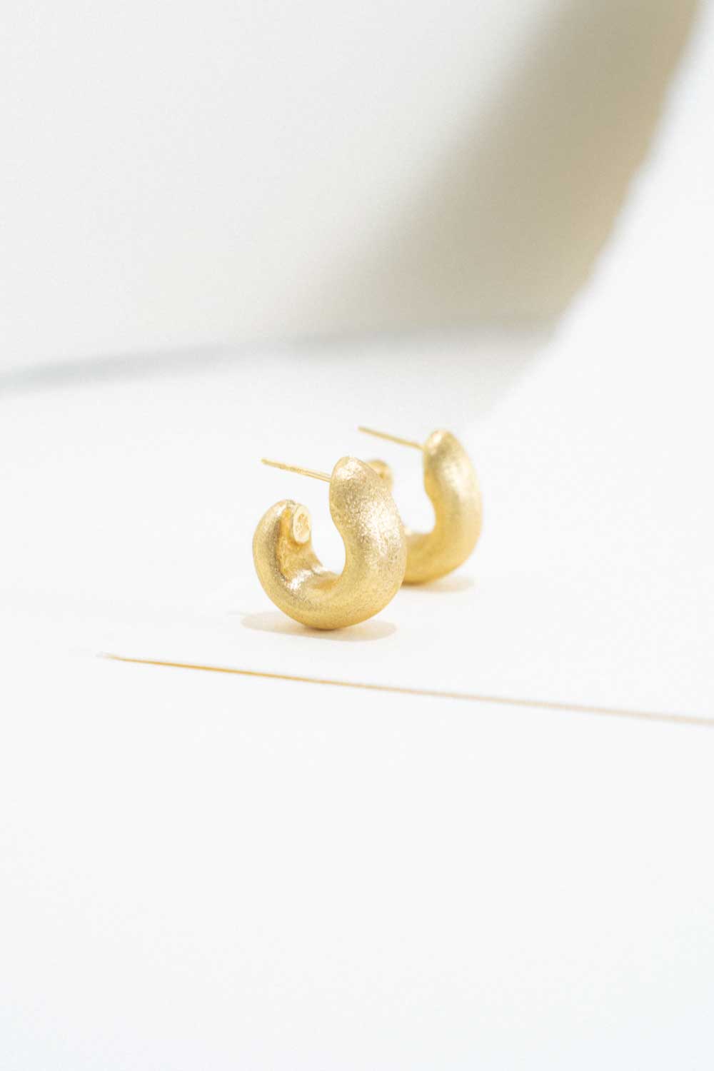 Olivia Hoops Matte Gold