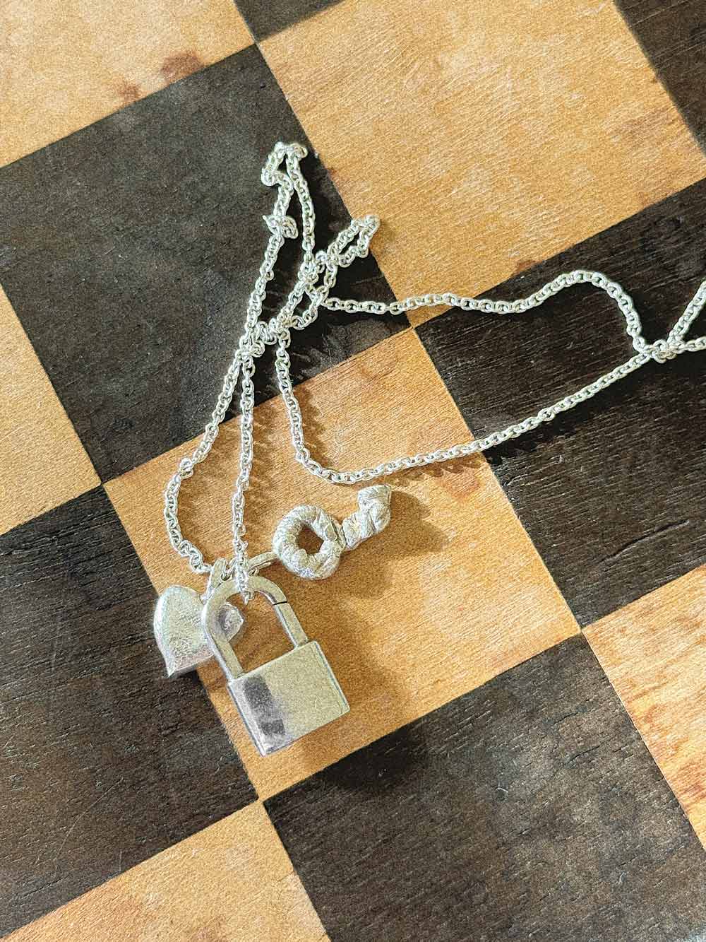 Memoria necklace in sterling silver with a key, a heart and a padlock
