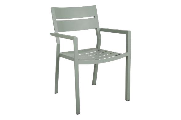 Delia karmstol i ljusgrön aluminium sedd framifrån.