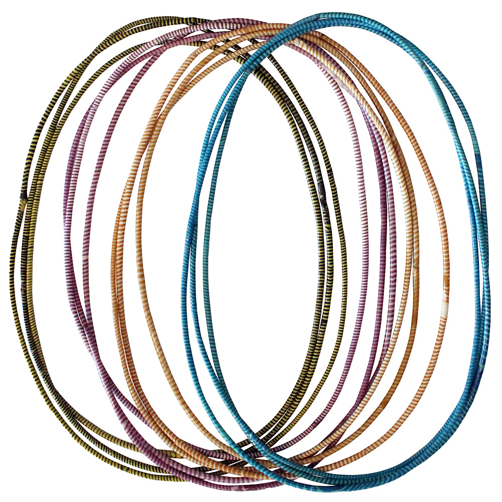 Smala halsband av återvunnen plast