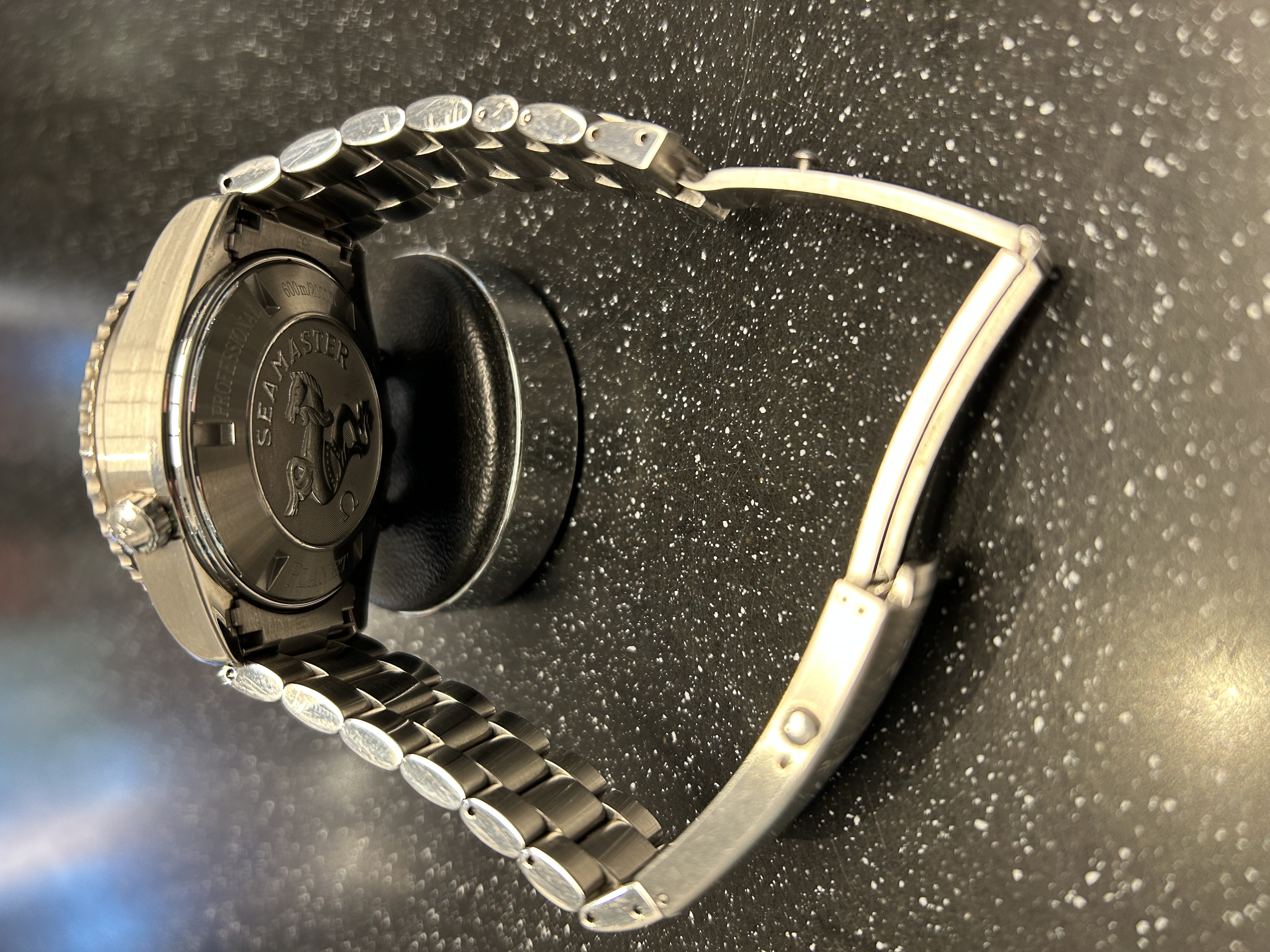 SÅLD 21 september 2023 för 47.000:- Omega Planet Ocean 600M Co-Axial Chronograph 45,5 - 3