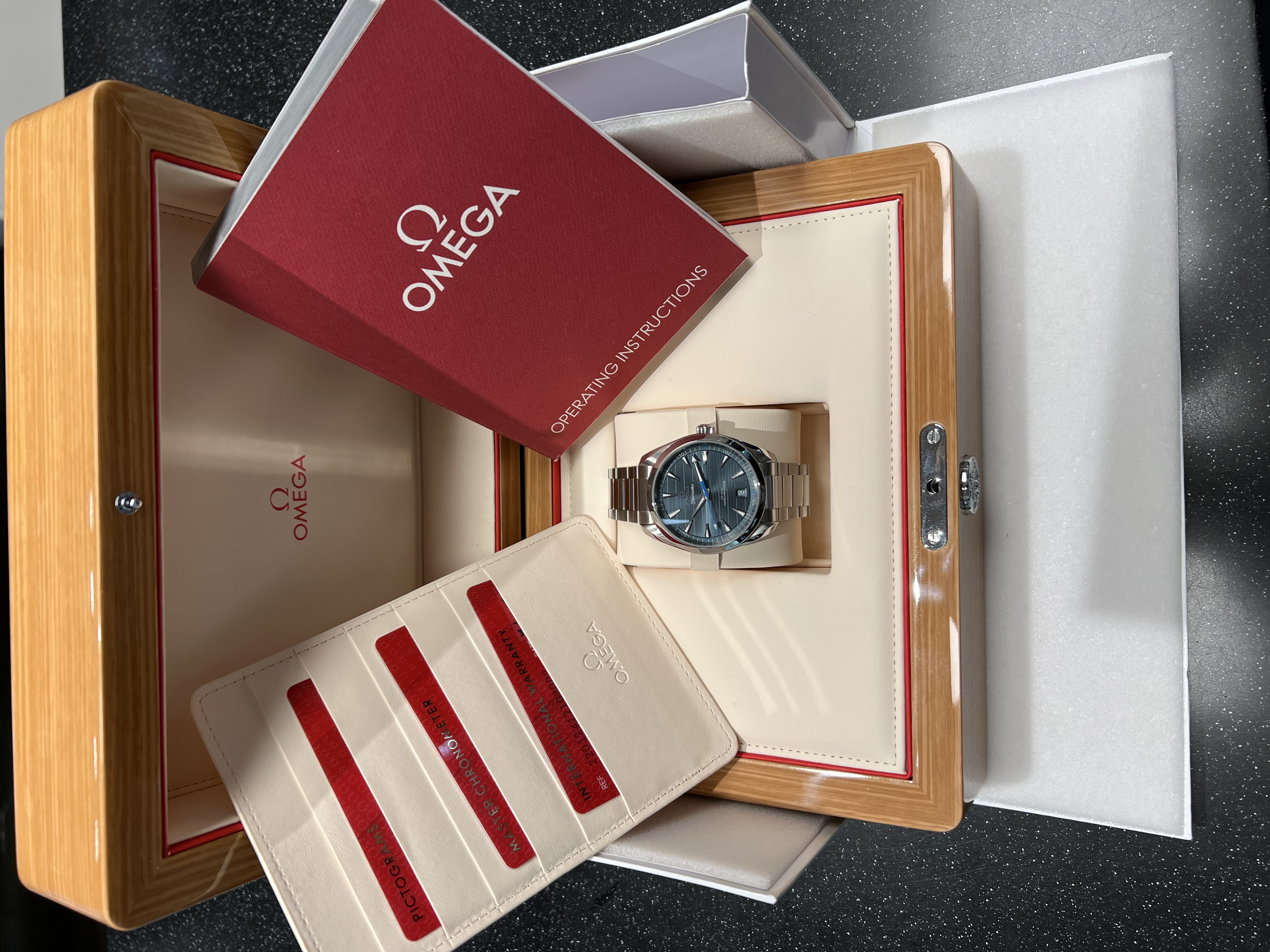 SÅLD 21 mars 2022 för 44.990:- Omega Seamaster Aqua Terra 150M Co‑Axial Master Chronometer 41 mm blå - 2