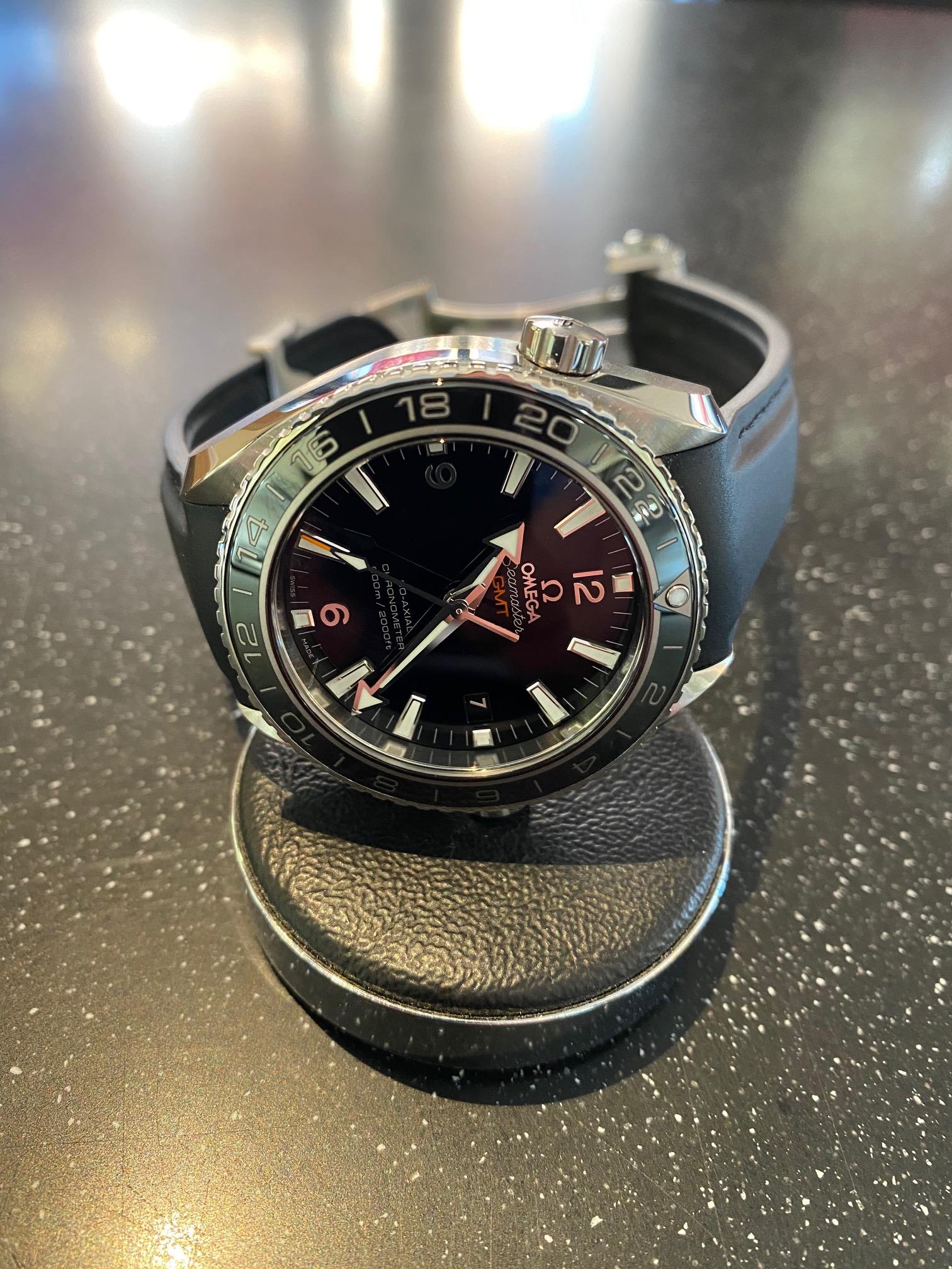 SÅLD 11 feb 2021 för 34.900:- Omega Planet Ocean GMT Svart