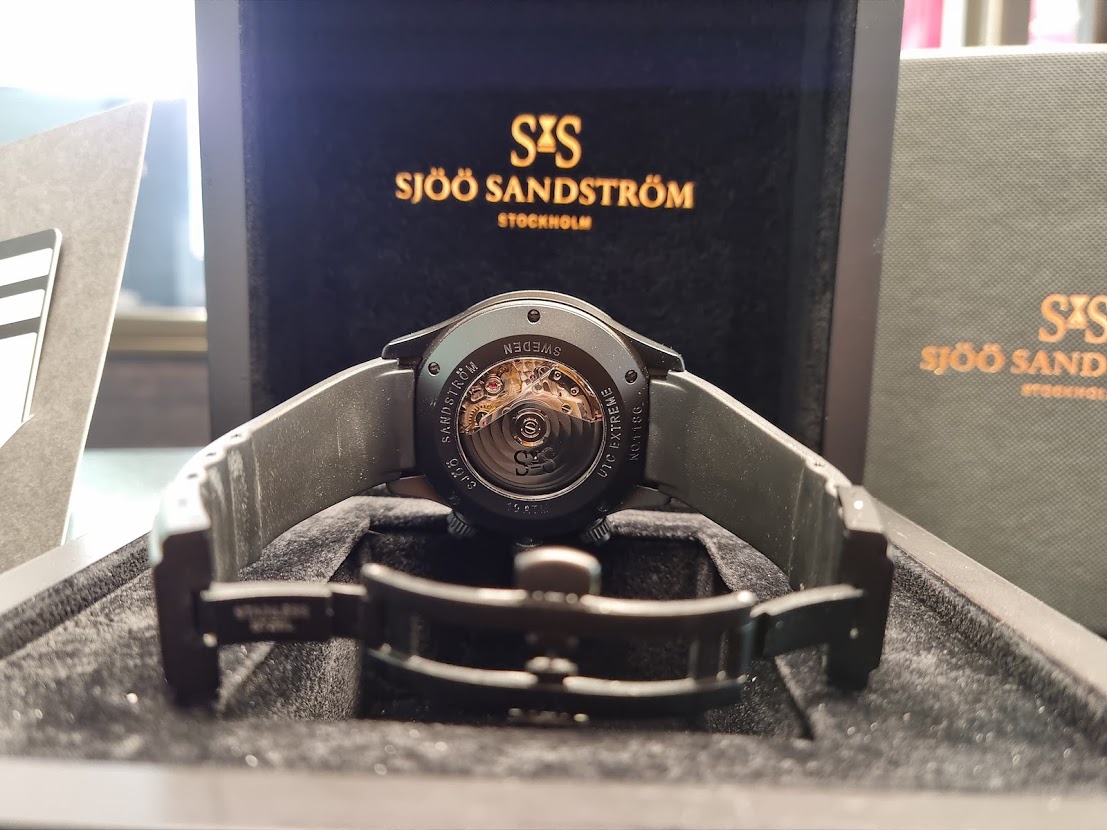 SÅLD 26 augusti 2021 för 29.900:- Sjöö Sandström UTC Extreme 44.2 mm Svart - 2