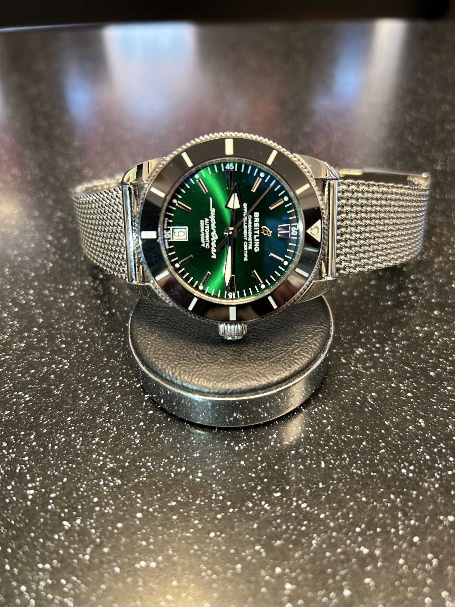 SÅLD 26 april 2023 för 44.000:- Breitling Superocean Heritage Automatic B20 42 grön länk