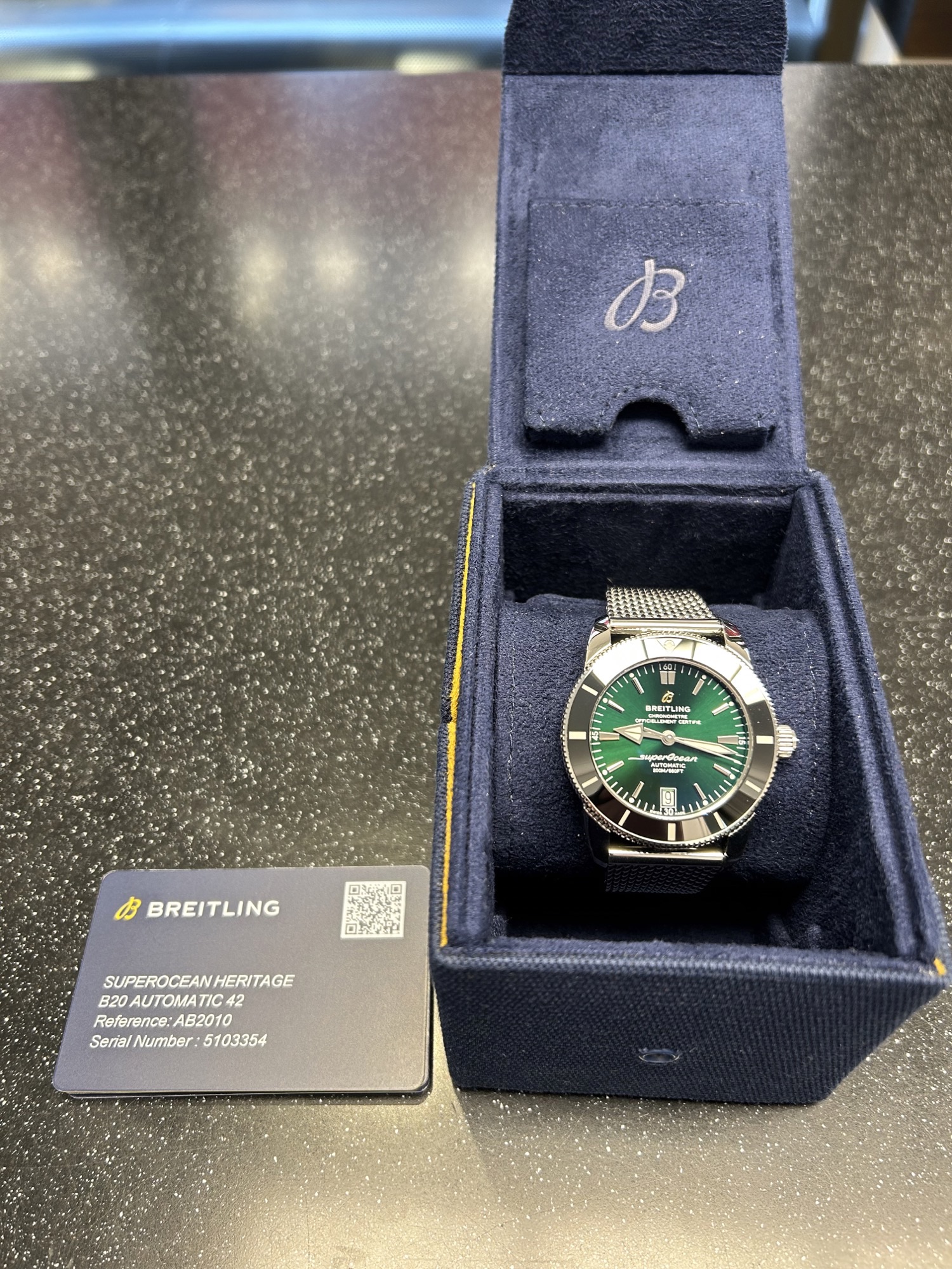 SÅLD 26 april 2023 för 44.000:- Breitling Superocean Heritage Automatic B20 42 grön länk - 3