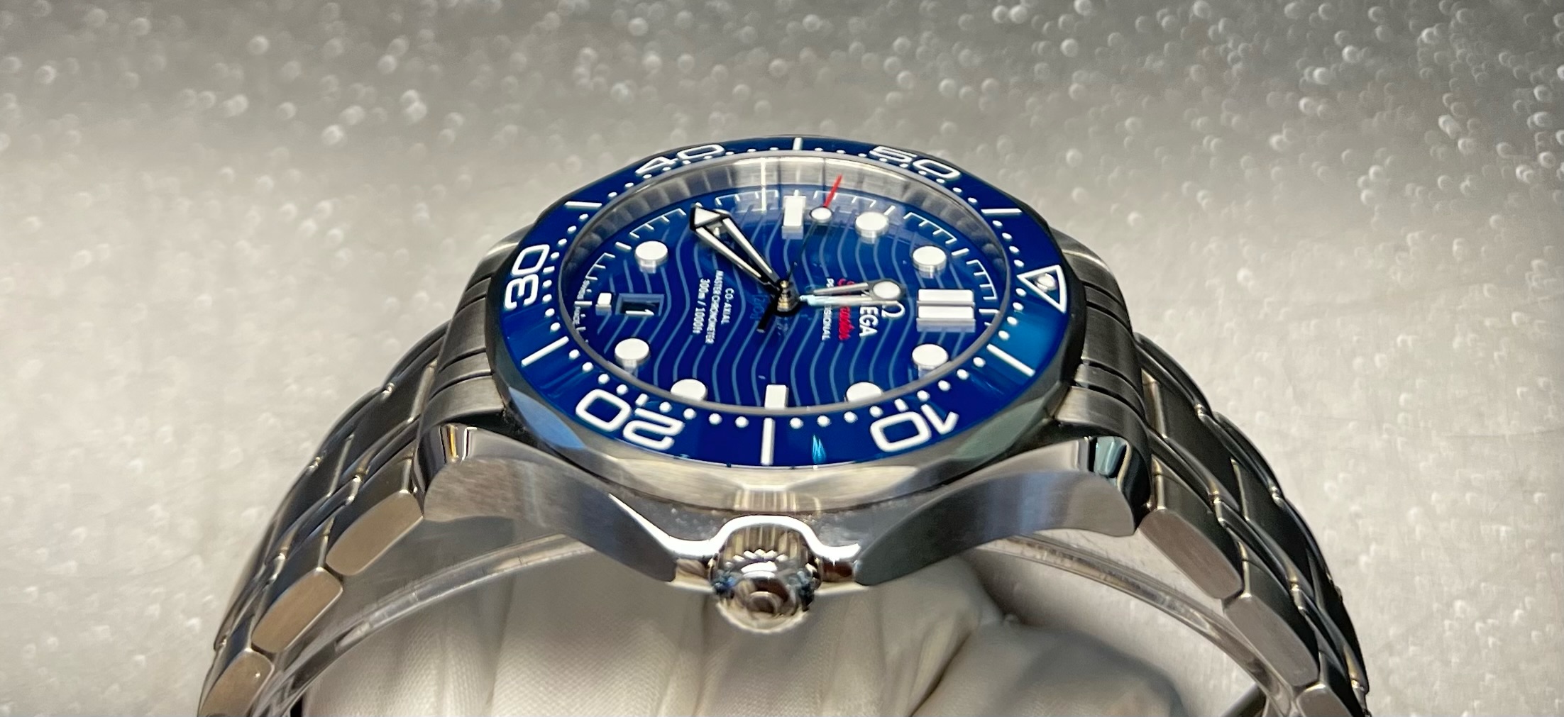 SÅLD 14 januari 2023 för 49.990:- Omega Seamaster Diver 300 Co-Axial Master Chronometer 42 blå - 6
