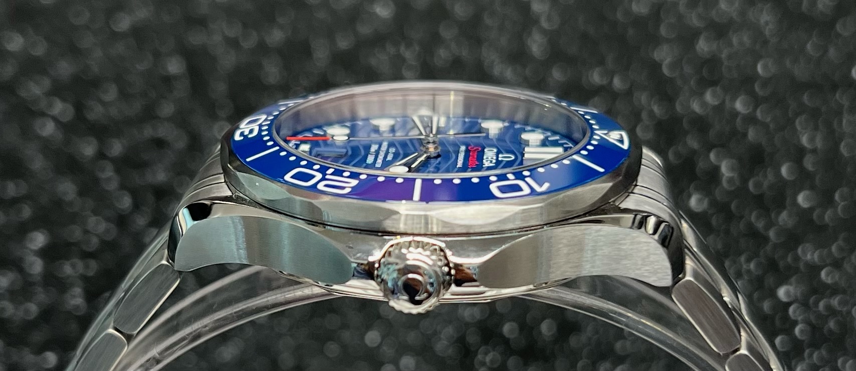 SÅLD 14 januari 2023 för 49.990:- Omega Seamaster Diver 300 Co-Axial Master Chronometer 42 blå - 4