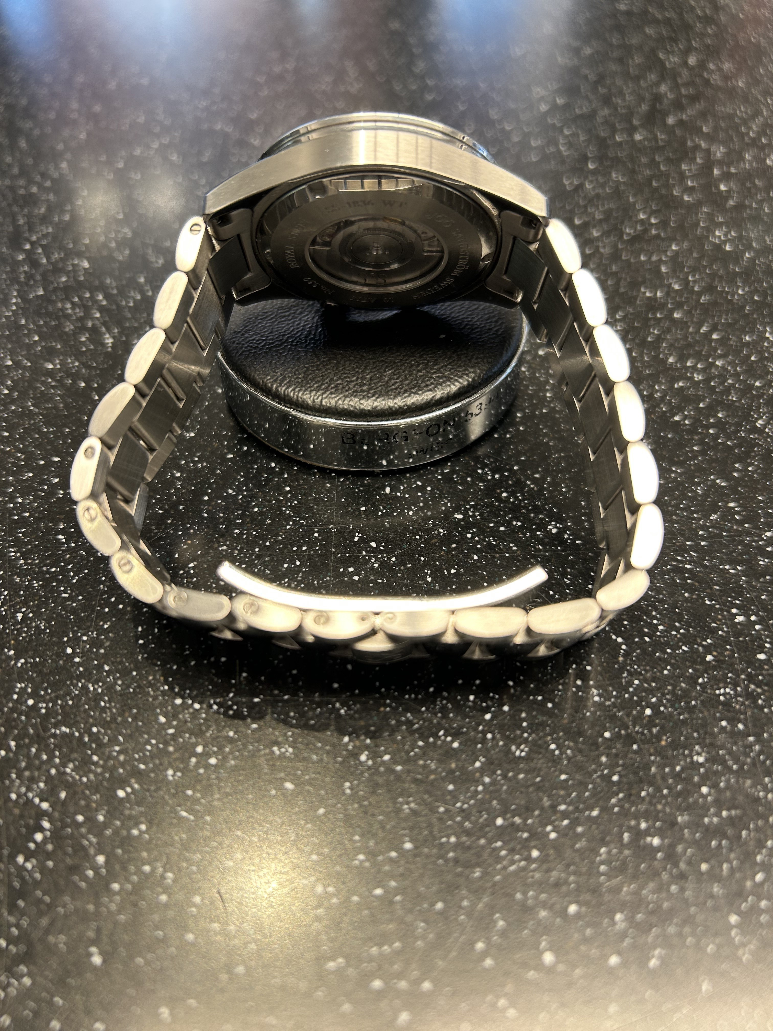 SÅLD 2024-01-15 för 12.000:- Sjöö Sandström Royal Steel Worldtimer 36 orange - 3